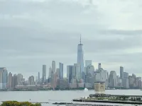 Luxury 2BR-1BA - 10 min to NYC - Elevator - Laundry - Gym - Roofdeck - Hoboken