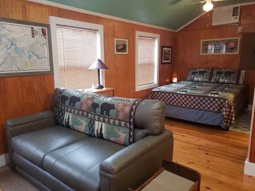 Water front cottage w/water access, firepit & great sunsets.