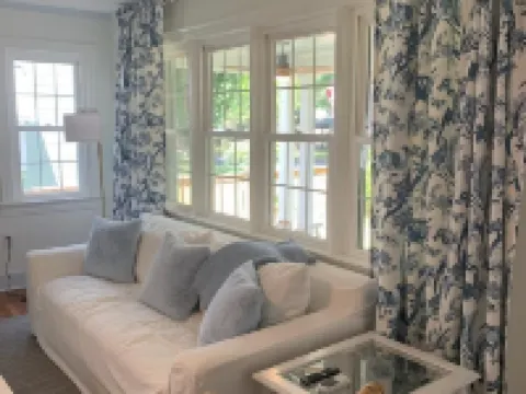 Cozy Cottage in Historic Willowbank Hotels in Georgetown