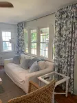 Cozy Cottage in Historic Willowbank Hotels in Georgetown