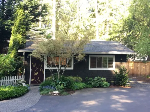 The Beach Suite on Lemolo! Clean & Private ... Getaway & Relax.