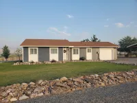 High Desert Haven - a beautiful 3-bedroom home in Challis with RV Hookup!