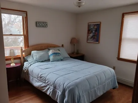 Riverfront house  with  kyacks  fire pit and gym Отели в г. Вэрхэм