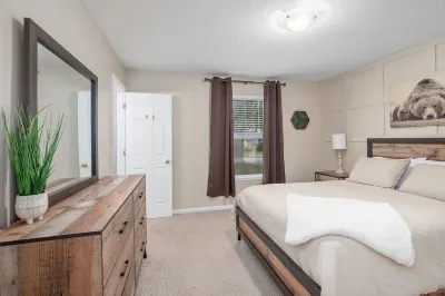 Large family-friendly home w/ pool table, close to Muskegon Lake & Lake Michigan Hotels near S.S. Milwaukee Clipper