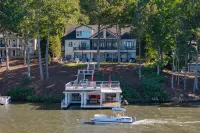 Top Rated Luxury 8-bedroom house with Best Boathouse on Lake Gaston. Hotels in Sixpound