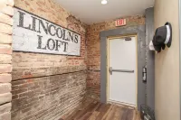 Lincoln’s Loft - Hawthorne Suite Downtown Lincoln, IL