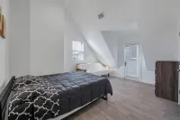 Paradise Cove Hotels in Long Beach