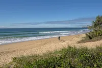 Beachside beauty - walk to surf, lake & cafés