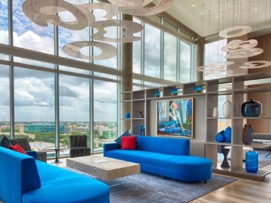 Downtown Luxury High-Rise Retreat: Panoramic City Views & Modern Amenities