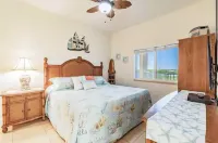 Top-Floor Waterfront Condo with Bay View + Pool and Hot Tub Hotels in Seminole
