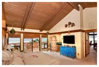 "WOW House" - Prime Panoramic Oceanfront Home 뉴포트 호텔