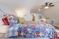 Large suite/private bath/private entrance on quiet street near Thomas Pt. Beach Hotel dekat Bowdoin College Visual Arts Center