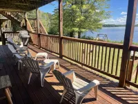 4 bedroom, 2 bath upper and lower unit Sleeps 14