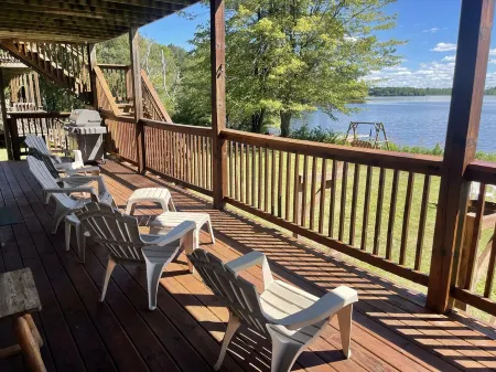 4 bedroom, 2 bath upper and lower unit Sleeps 14 Отели в г. Lincoln County