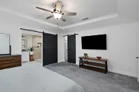 Lone Star house  by AT&T, Six Flags ,Globe life,Pool-Jacuzzi!