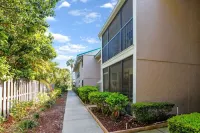 Turtle Cove Condo--- Steps to Siesta Key Beach