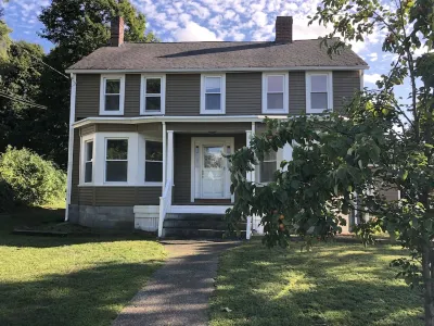 Beautiful & Cozy 2 BR/ 2Beds/ Netflix/Alexa/Roku. Hotels near Worcester Market Building