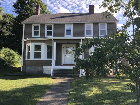 Beautiful & Cozy 2 BR/ 2Beds/ Netflix/Alexa/Roku.