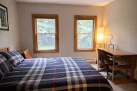 Spacious 4BR / 5 Bath Home - Hot Tub / Pool Table / Ample Private Outdoor Space!