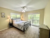 2 BDRM Treehouse Hideaway- Lake Conroe | Boat ramp
