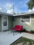 Cute, clean home on big private lot in Inverness FL. Calvary Chapel Inverness 주변 호텔
