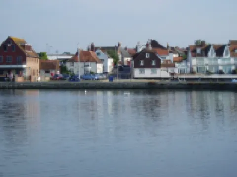 Waterside Cottage In Emsworth, Hampshire Ξενοδοχεία στην πόλη Emsworth
