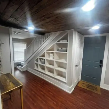 Spring Stone House Escape- Sleeps 10 Отели в г. Мена