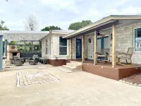 Belton Lake views, large patio, pool table! 3 bed,2 bath with 4th bedroom option