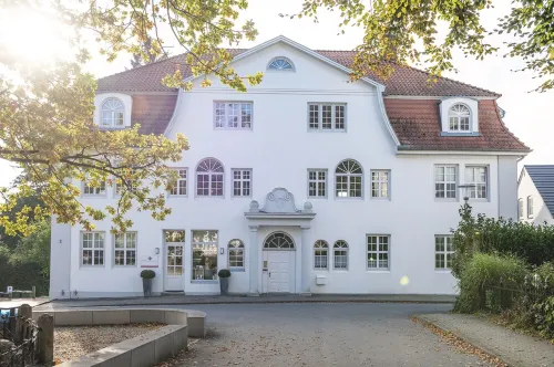 Modern vacation apartment directly on the Schloßsee, with its own terrace - 3 stjerner