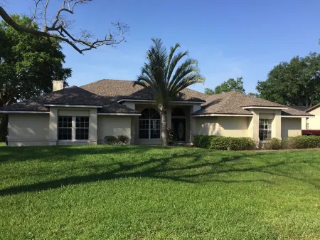 Relax at Southern Exposure in Auburndale with a Pool & 76 Acre Private Lake.