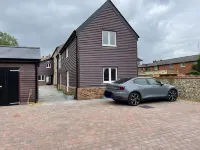 Beautiful period Henley 2 bed apt with gated parking for 1 car