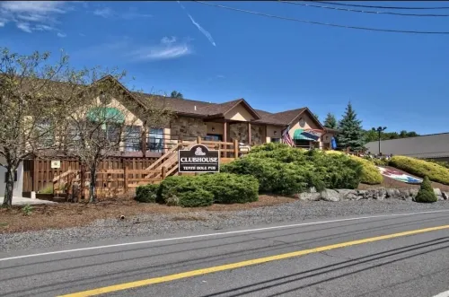 Visit Willow’s Place! All Season Pocono Retreat!  Kayaks, Canoes and Pedal Boat!