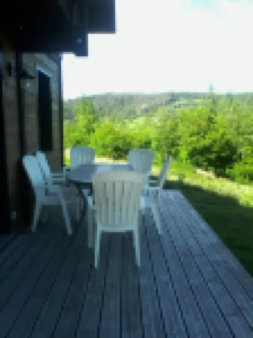 Exceptional: 4-bedroom south-facing chalet on large lot at the foot of the slopes