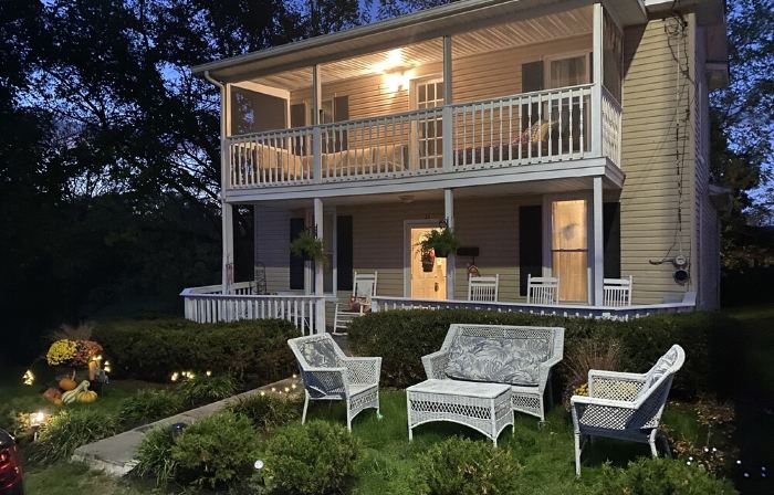 Amazing Location- Skiing Nearby, Hot Tub, TV & Huge Deck! Country Charm Inside!