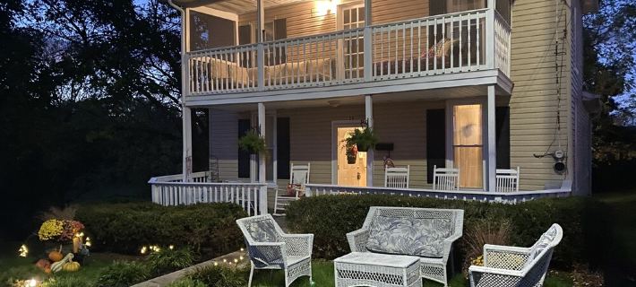 Amazing Location- Skiing Nearby, Hot Tub, TV & Huge Deck! Country Charm Inside! Hotels in Luray