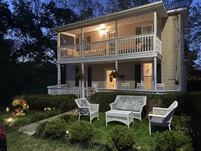 🌻Perfect Location! Walk to Caverns-Fire Pit, ScreenPorch, Patio, Deck & HOT TUB! Stonyman Gemstone Mining 주변 호텔