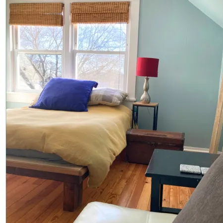 Sunny Blue Bungalow near Nashville in Historic Downtown Murfreesboro