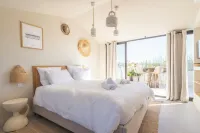 Villa Rénovée Avec Piscine et Amarrage, Dans Domaine Sécurité, Avec Plage à 5 mn