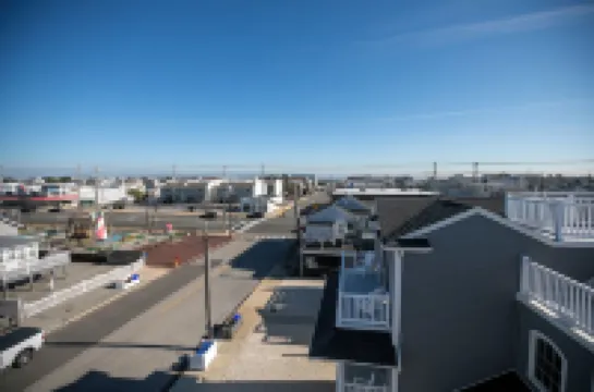 4 Bedroom Ship Bottom Beach House w/Hot Tub + Game room! 1 Block to the Beach!