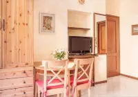 Il Pontile by villavistalago.it on Como Lake