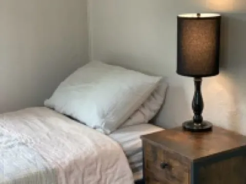 Charming Riverhead home with large outdoor patio & backyard  firepit Hotéis em Riverhead