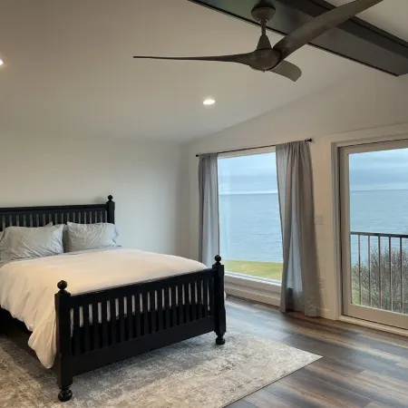 Spacious Bayside Retreat in Door County. All the views and not the traffic.