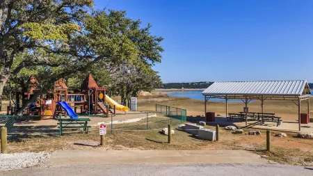 Panoramic views of Lake Travis & TX Hill Country