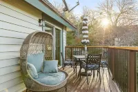 WOW! 4BR Cabin w/ EPIC Lake Views, Hot Tub, Lake Access. Arcade Games. Pets OK