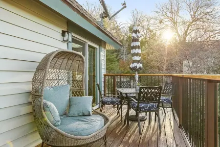 WOW! 4BR Cabin w/ EPIC Lake Views, Hot Tub, Lake Access. Arcade Games. Pets OK Отели рядом с достопримечательностью «Библиотека Лейк Арроухед Бранч»