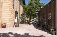 Modern Loft in Trendy North Loop Location