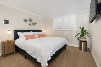 Poolside and Beachfront Remodeled Close to Everything!