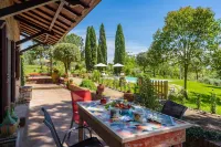 Villa in Gambassi with pool, A/C, village and restaurant at walking distance,