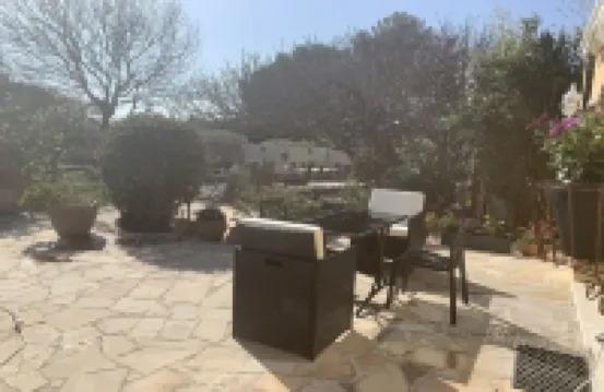 Gemütliche Ferienwohnung, Ideal für 2 Personen, Große Terrasse und Swimming-pool