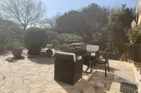 Gemütliche Ferienwohnung, Ideal für 2 Personen, Große Terrasse und Swimming-pool